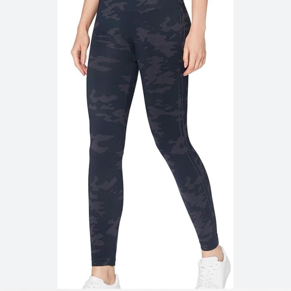 NWT Spanx Look At Me Now Seamless High Waisted Slimming Camo Print Leggings